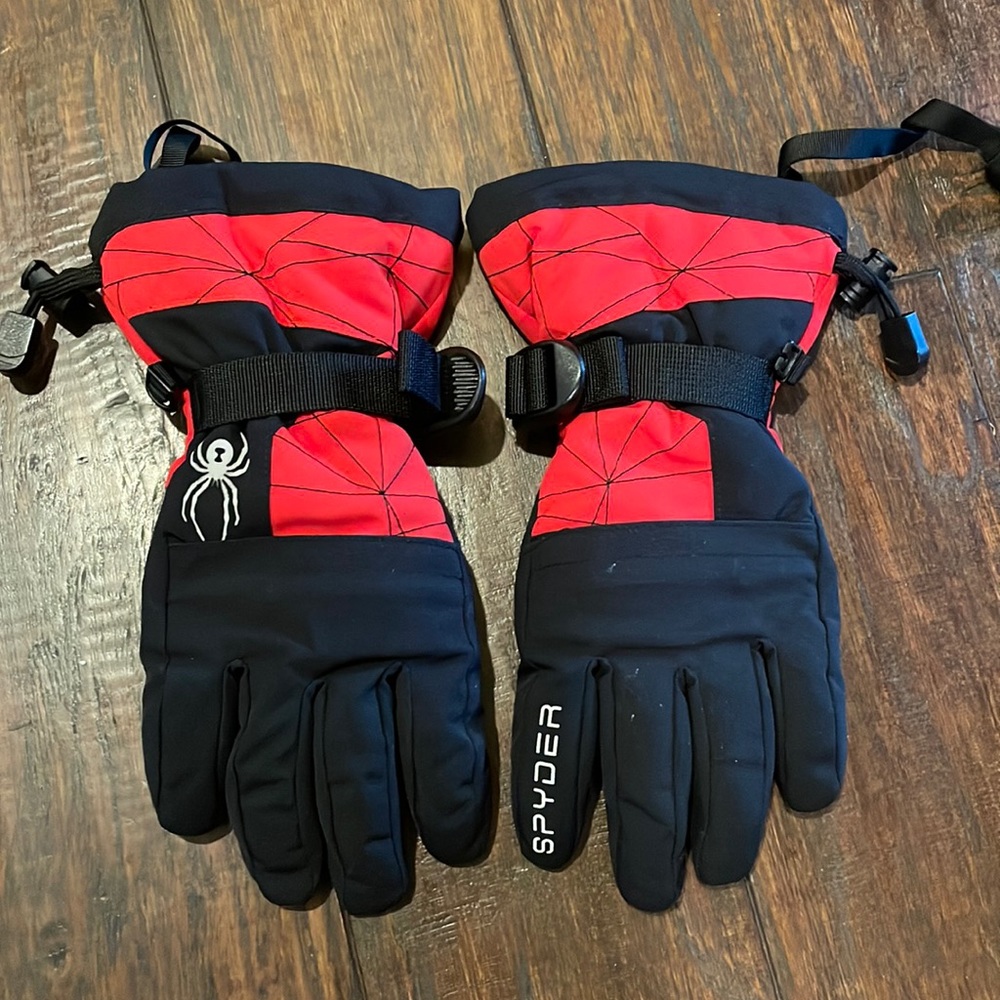 Boys like new Spyder ski gloves